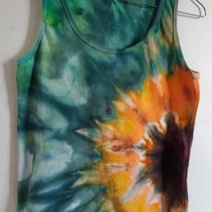 Ladies tie dye sunflower tank top NWOT